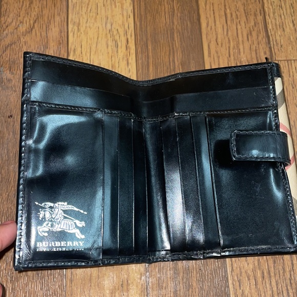 Burberry London - Picture 4 of 12